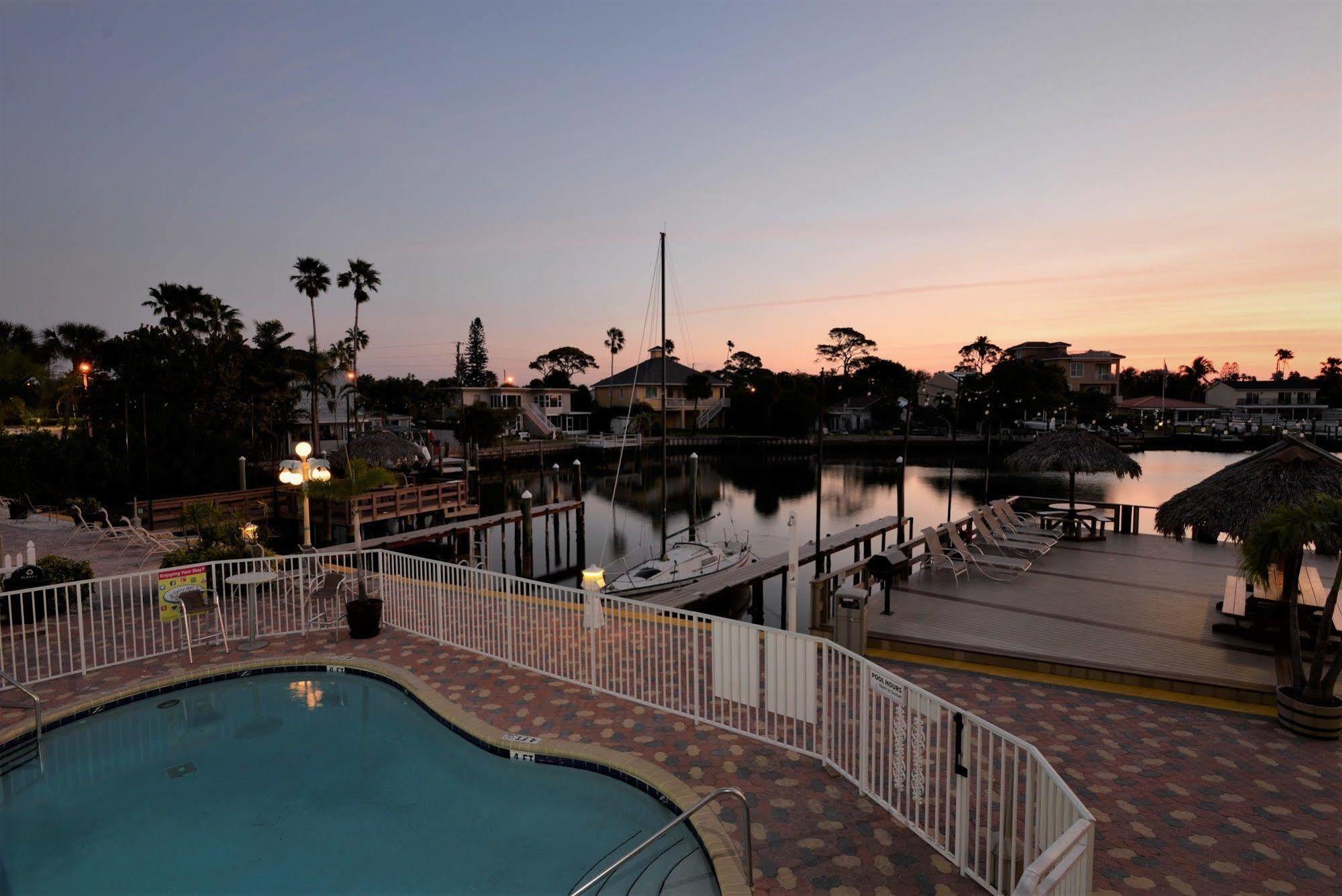 Bayview Plaza Waterfront Resort St. Pete Beach Exterior foto